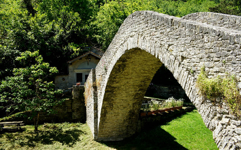 Cammino di Assisi, Portico San Benedetto